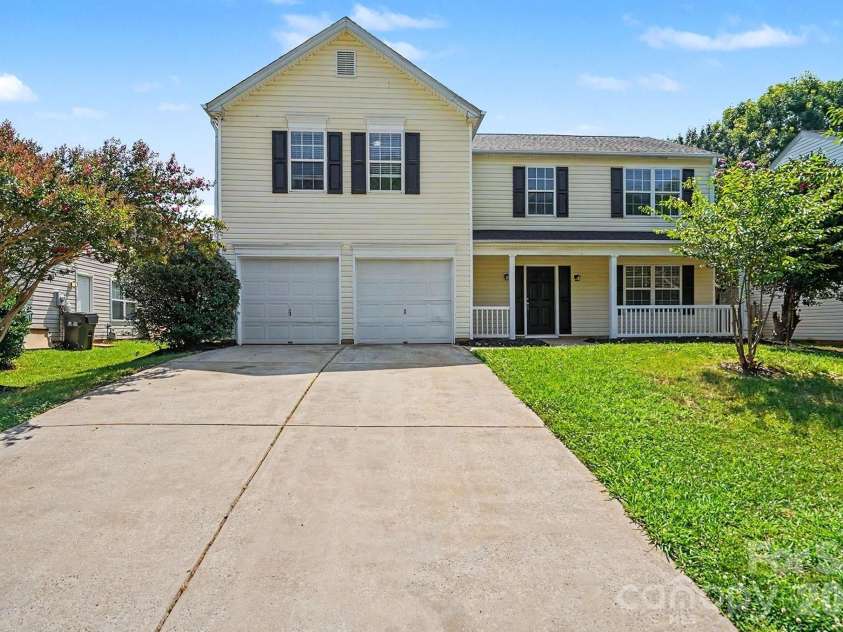 9828 Aventide Lane, Charlotte, NC 28215.  MLS# CAR4385043, YatesRealty ID 38500. 
