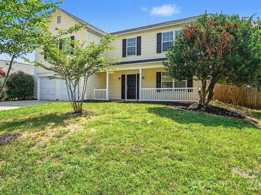 9828 Aventide Lane, Charlotte, NC 28215.  MLS# CAR4385043, YatesRealty ID 38500. 