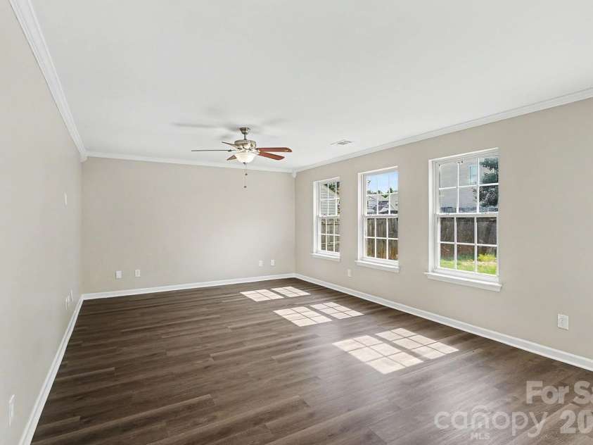 9828 Aventide Lane, Charlotte, NC 28215.  MLS# CAR4385043, YatesRealty ID 38500. 