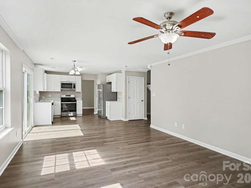 9828 Aventide Lane, Charlotte, NC 28215.  MLS# CAR4385043, YatesRealty ID 38500. 
