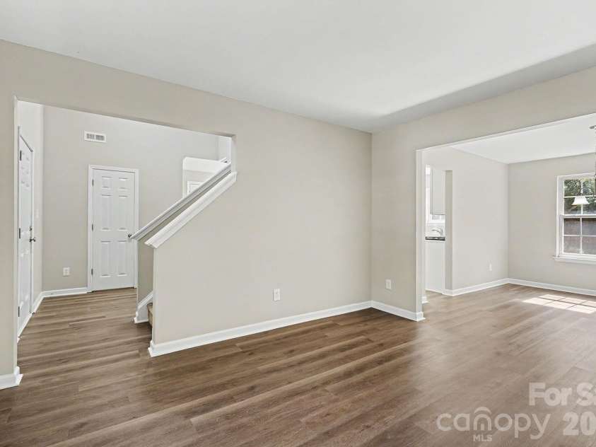 9828 Aventide Lane, Charlotte, NC 28215.  MLS# CAR4385043, YatesRealty ID 38500. 