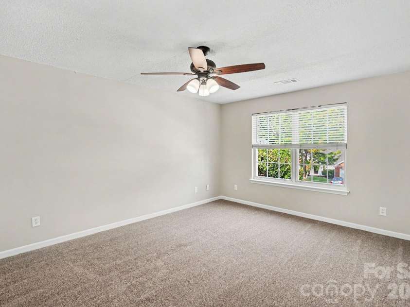 9828 Aventide Lane, Charlotte, NC 28215.  MLS# CAR4385043, YatesRealty ID 38500. 