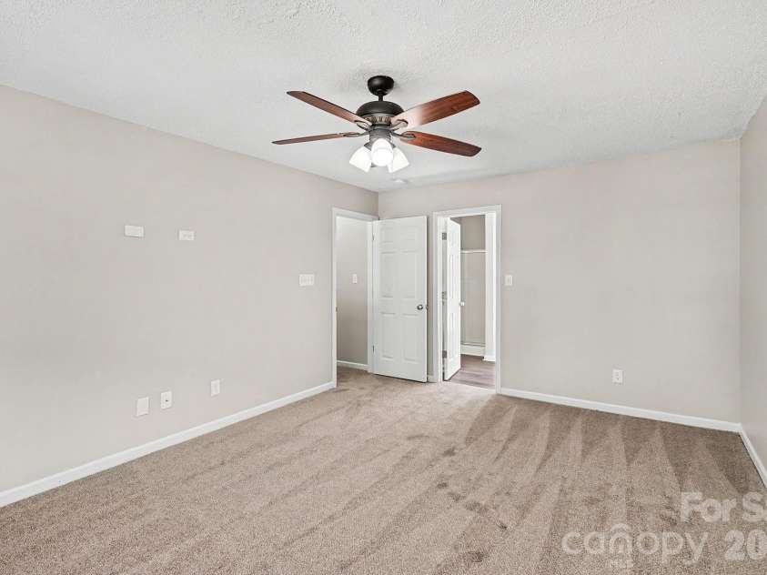 9828 Aventide Lane, Charlotte, NC 28215.  MLS# CAR4385043, YatesRealty ID 38500. 