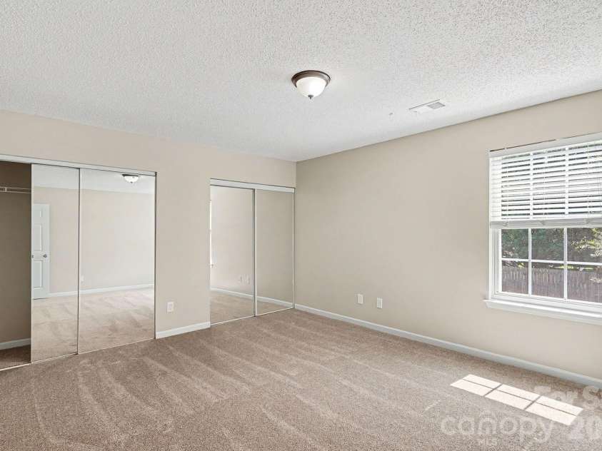 9828 Aventide Lane, Charlotte, NC 28215.  MLS# CAR4385043, YatesRealty ID 38500. 