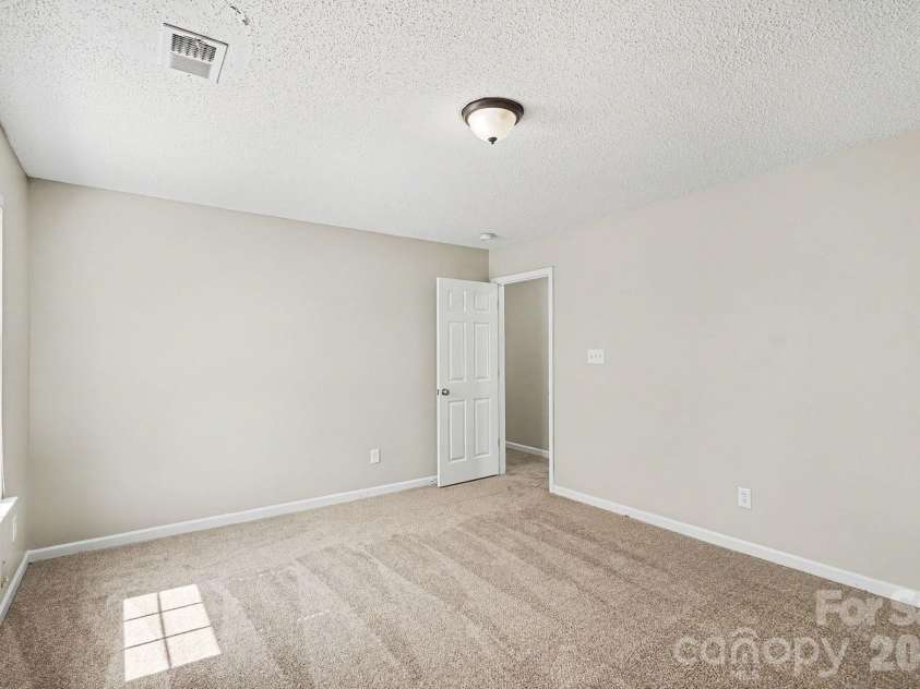 9828 Aventide Lane, Charlotte, NC 28215.  MLS# CAR4385043, YatesRealty ID 38500. 