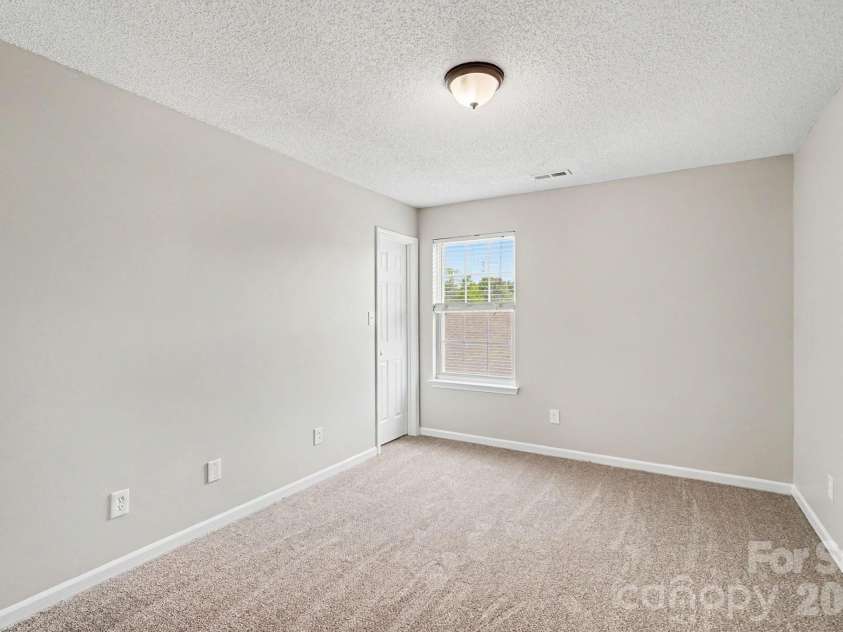 9828 Aventide Lane, Charlotte, NC 28215.  MLS# CAR4385043, YatesRealty ID 38500. 