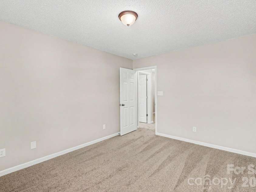 9828 Aventide Lane, Charlotte, NC 28215.  MLS# CAR4385043, YatesRealty ID 38500. 