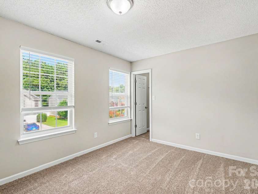 9828 Aventide Lane, Charlotte, NC 28215.  MLS# CAR4385043, YatesRealty ID 38500. 