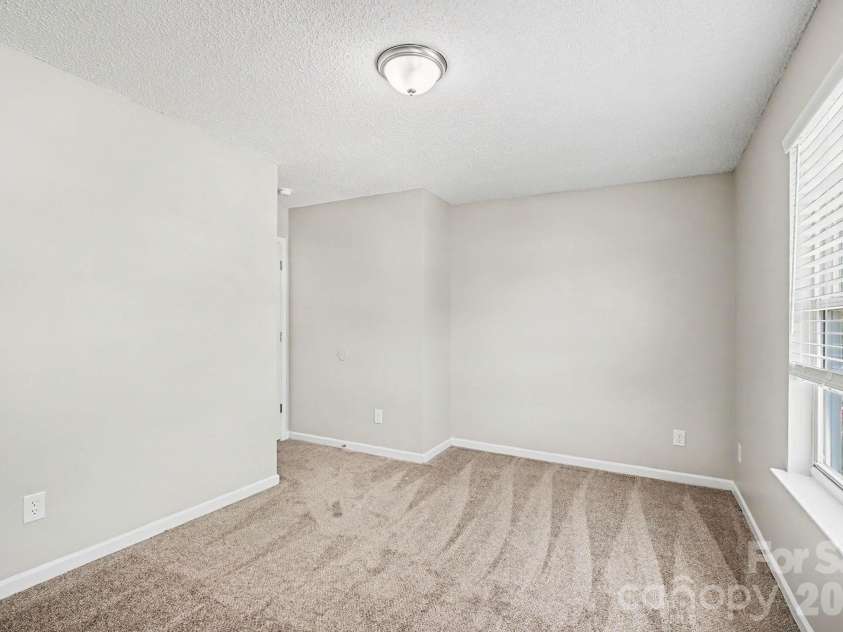 9828 Aventide Lane, Charlotte, NC 28215.  MLS# CAR4385043, YatesRealty ID 38500. 