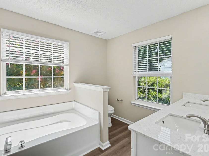 9828 Aventide Lane, Charlotte, NC 28215.  MLS# CAR4385043, YatesRealty ID 38500. 