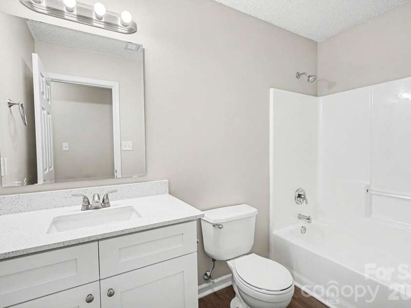 9828 Aventide Lane, Charlotte, NC 28215.  MLS# CAR4385043, YatesRealty ID 38500. 