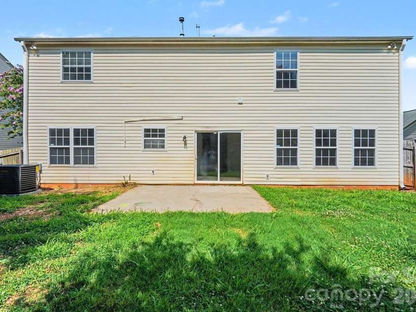 9828 Aventide Lane, Charlotte, NC 28215.  MLS# CAR4385043, YatesRealty ID 38500. 