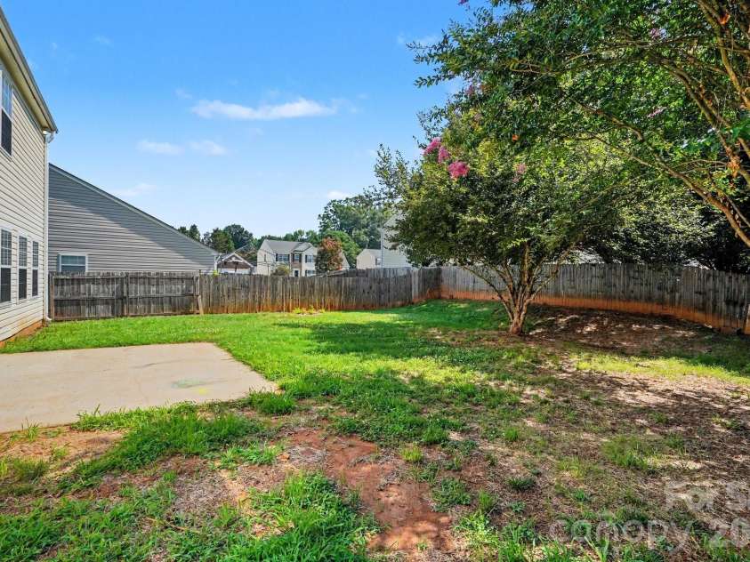 9828 Aventide Lane, Charlotte, NC 28215.  MLS# CAR4385043, YatesRealty ID 38500. 