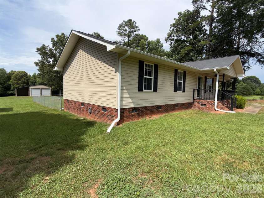 1066 Cameron Road, York, SC 29745.  MLS# CAR4404501, YatesRealty ID 38501. 