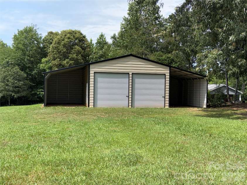 1066 Cameron Road, York, SC 29745.  MLS# CAR4404501, YatesRealty ID 38501. 