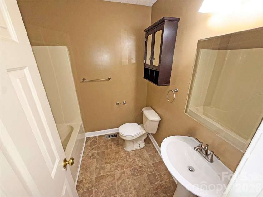 1066 Cameron Road, York, SC 29745.  MLS# CAR4404501, YatesRealty ID 38501. 
