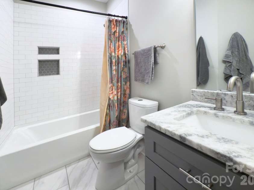 6672 Maple Spring Court, Denver, NC 28037.  MLS# CAR4401164, YatesRealty ID 38503. 