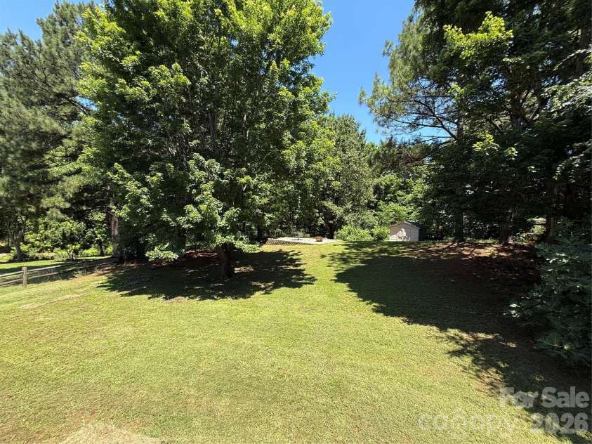 12219 Landing Green Drive, Charlotte, NC 28277.  MLS# CAR4340734, YatesRealty ID 38504. 