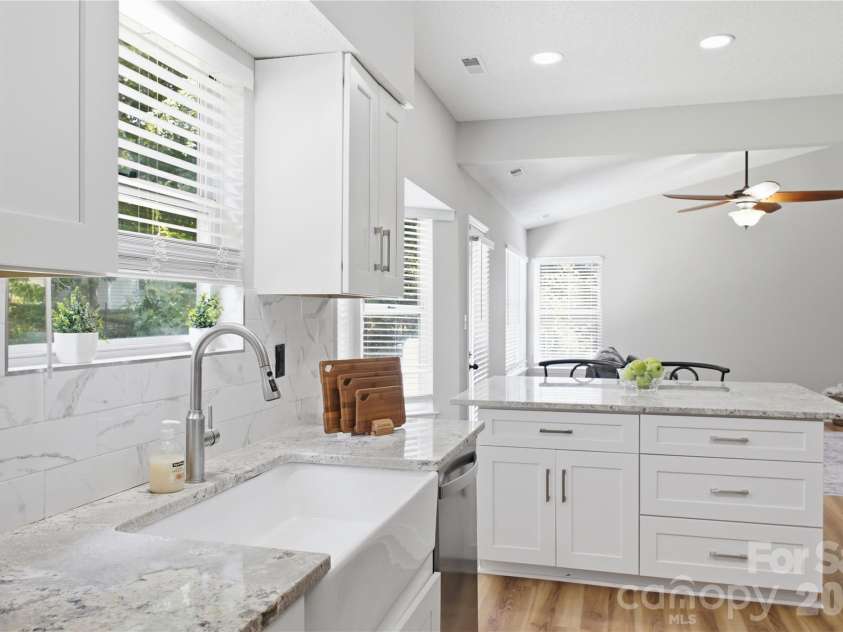 12219 Landing Green Drive, Charlotte, NC 28277.  MLS# CAR4340734, YatesRealty ID 38504. 