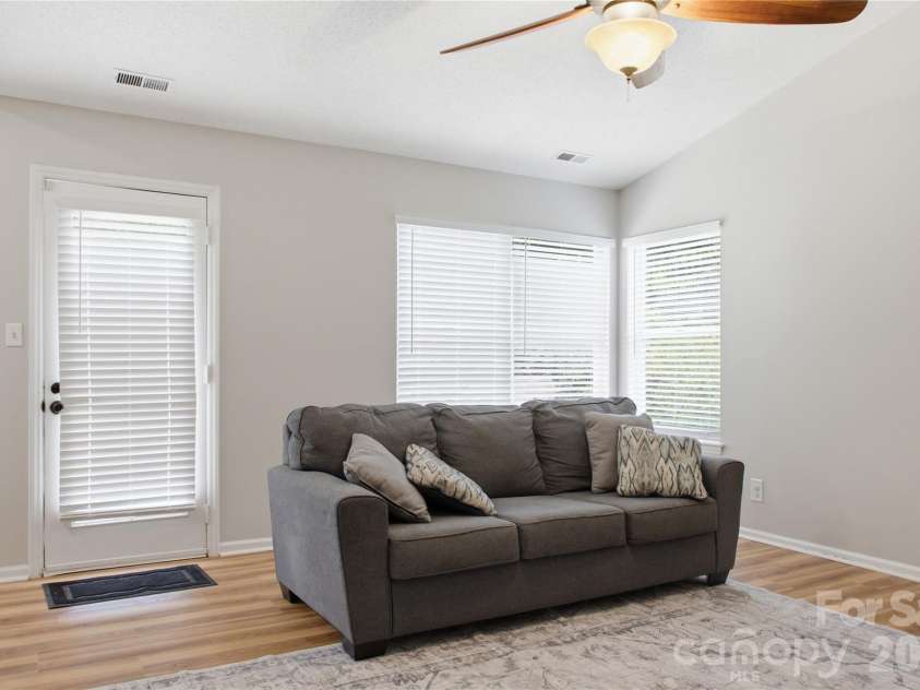 12219 Landing Green Drive, Charlotte, NC 28277.  MLS# CAR4340734, YatesRealty ID 38504. 