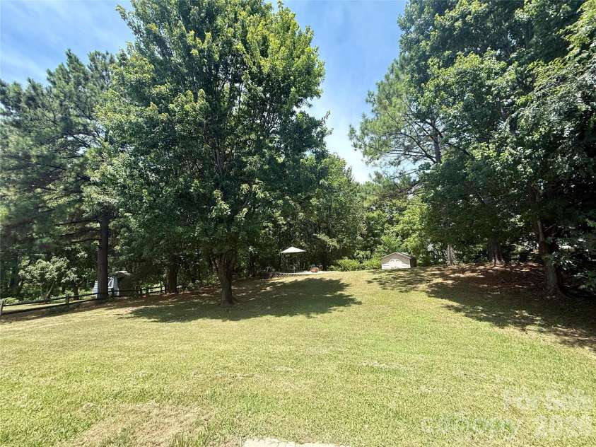 12219 Landing Green Drive, Charlotte, NC 28277.  MLS# CAR4340734, YatesRealty ID 38504. 