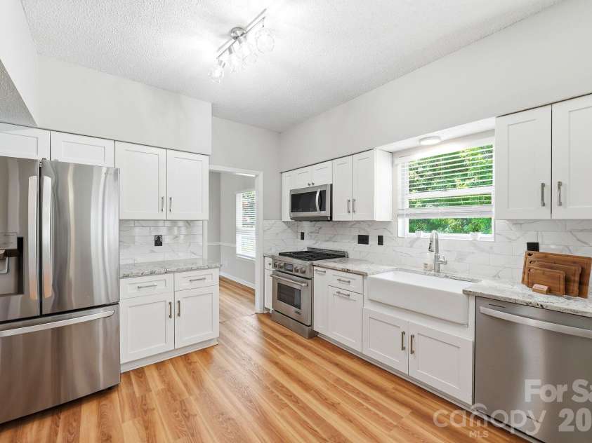 12219 Landing Green Drive, Charlotte, NC 28277.  MLS# CAR4340734, YatesRealty ID 38504. 