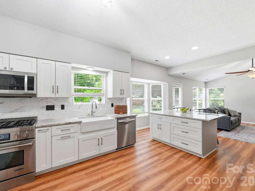 12219 Landing Green Drive, Charlotte, NC 28277.  MLS# CAR4340734, YatesRealty ID 38504. 