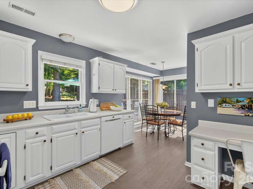 9801 Deer Spring Lane, Charlotte, NC 28210.  MLS# CAR4404766, YatesRealty ID 38506. Bright white kitchen