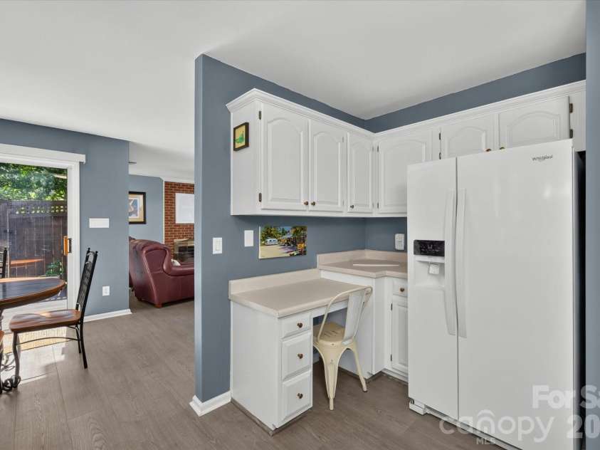 9801 Deer Spring Lane, Charlotte, NC 28210.  MLS# CAR4404766, YatesRealty ID 38506. Built in desk in kitchen