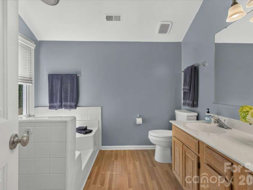 9801 Deer Spring Lane, Charlotte, NC 28210.  MLS# CAR4404766, YatesRealty ID 38506. Dual vanities