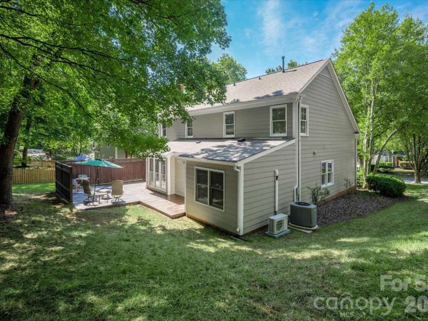 9801 Deer Spring Lane, Charlotte, NC 28210.  MLS# CAR4404766, YatesRealty ID 38506. Extra space on the corner lot