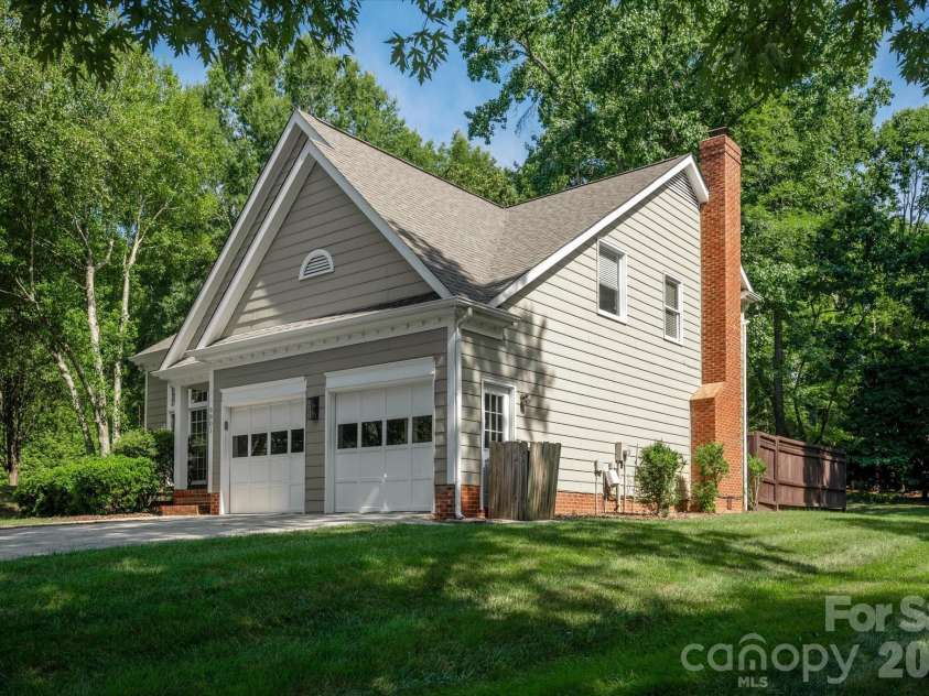 9801 Deer Spring Lane, Charlotte, NC 28210.  MLS# CAR4404766, YatesRealty ID 38506. Mature trees