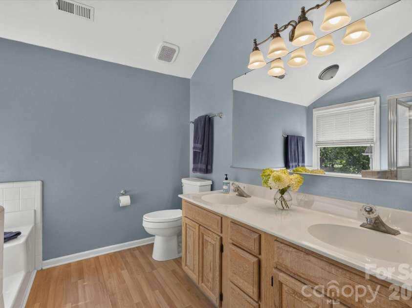 9801 Deer Spring Lane, Charlotte, NC 28210.  MLS# CAR4404766, YatesRealty ID 38506. Owner's bath