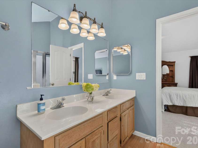9801 Deer Spring Lane, Charlotte, NC 28210.  MLS# CAR4404766, YatesRealty ID 38506. Owner's bath