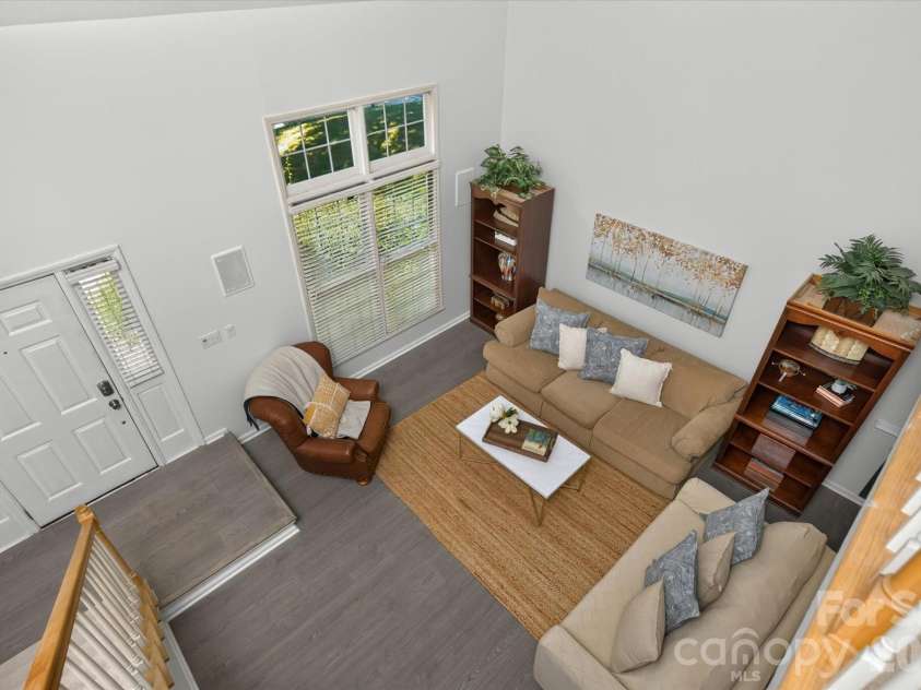 9801 Deer Spring Lane, Charlotte, NC 28210.  MLS# CAR4404766, YatesRealty ID 38506. Soaring Ceilings