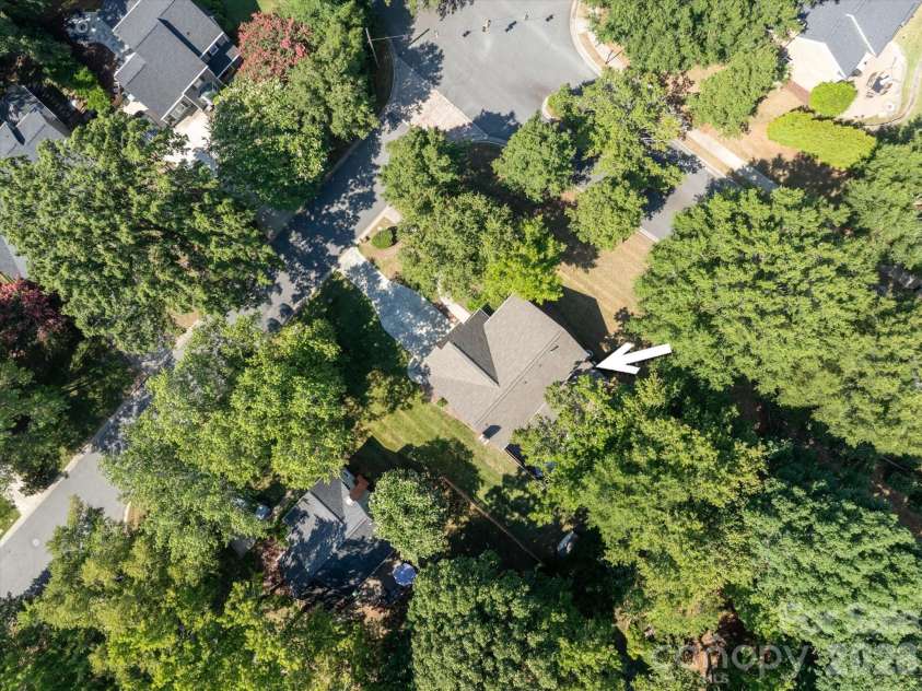 9801 Deer Spring Lane, Charlotte, NC 28210.  MLS# CAR4404766, YatesRealty ID 38506. Welcome Home!