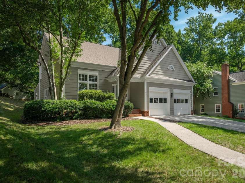 9801 Deer Spring Lane, Charlotte, NC 28210.  MLS# CAR4404766, YatesRealty ID 38506. Welcome to 9801 Deer Spring