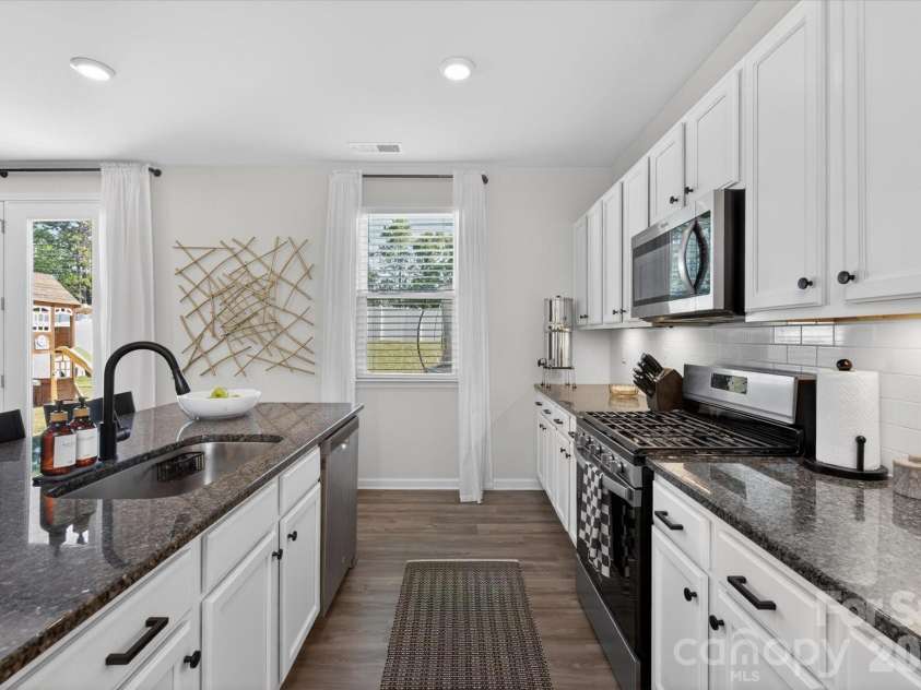 6002 Weddington Pointe Drive, Monroe, NC 28110.  MLS# CAR4377599, YatesRealty ID 38507. Modern and bright kitchen!
