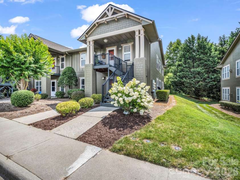 1706 Deermouse Way, Hendersonville, NC 28792.  MLS# CAR4400240, YatesRealty ID 38508. 