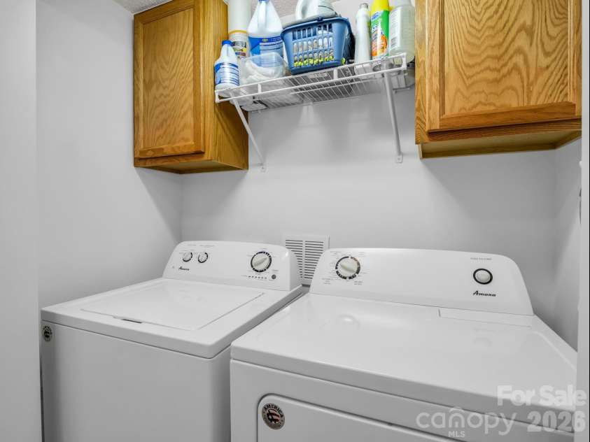1706 Deermouse Way, Hendersonville, NC 28792.  MLS# CAR4400240, YatesRealty ID 38508. Hall Laundry