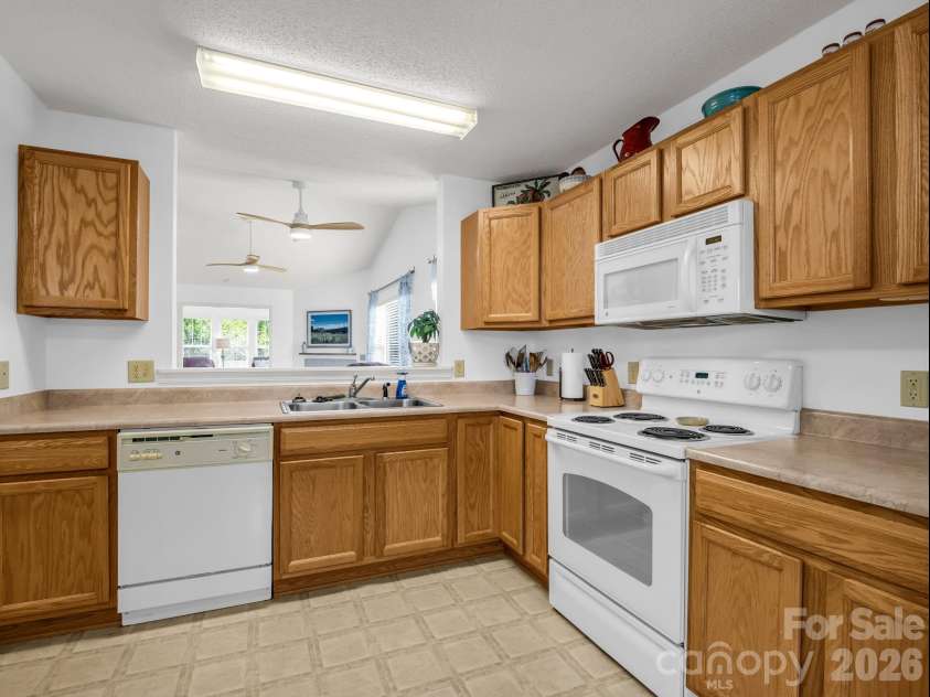 1706 Deermouse Way, Hendersonville, NC 28792.  MLS# CAR4400240, YatesRealty ID 38508. Spacious kichen with pass through