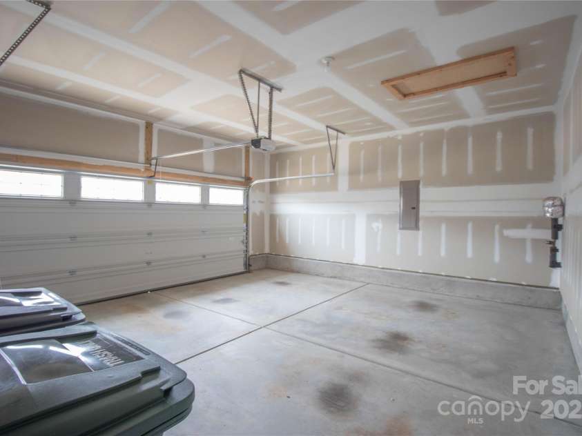 147 Fesperman Circle, Troutman, NC 28166.  MLS# CAR4166451, YatesRealty ID 3851. 