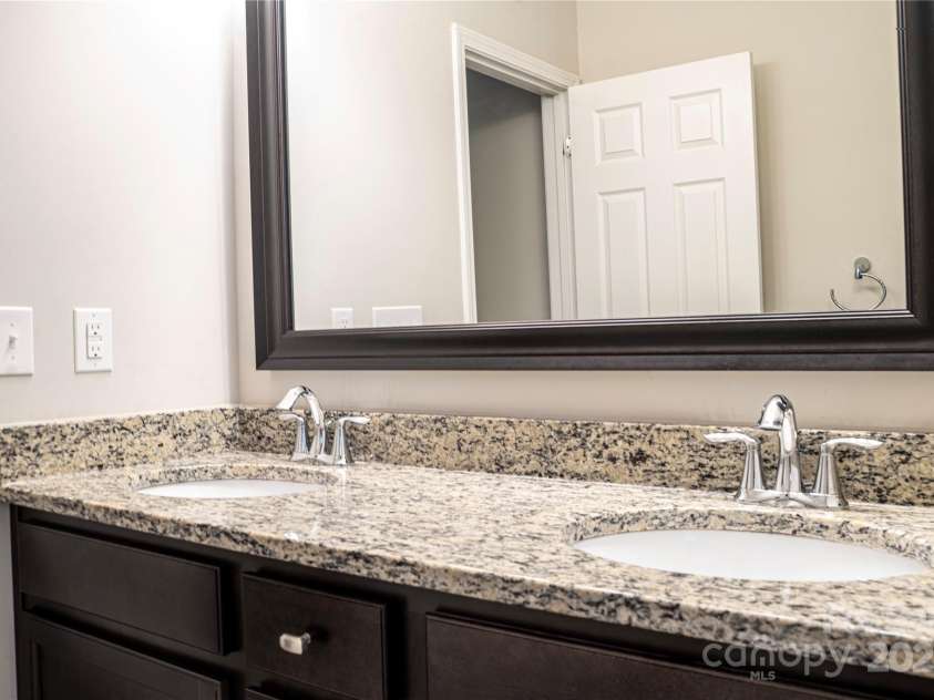 147 Fesperman Circle, Troutman, NC 28166.  MLS# CAR4166451, YatesRealty ID 3851. Primary Bathroom