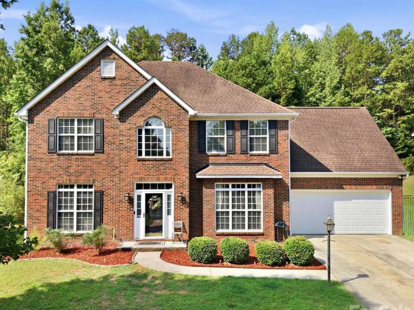 1946 Wilrose Place, Matthews, NC 28105.  MLS# CAR4398311, YatesRealty ID 38511. 