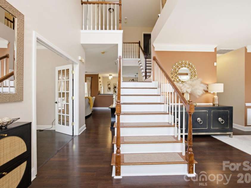 1946 Wilrose Place, Matthews, NC 28105.  MLS# CAR4398311, YatesRealty ID 38511. 