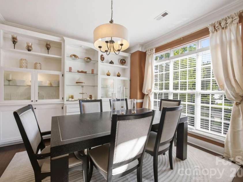 1946 Wilrose Place, Matthews, NC 28105.  MLS# CAR4398311, YatesRealty ID 38511. 