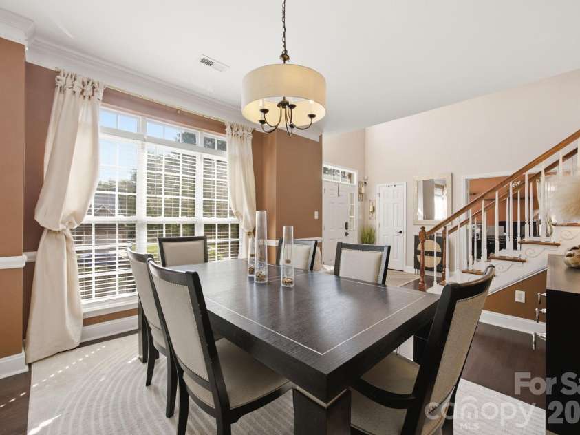 1946 Wilrose Place, Matthews, NC 28105.  MLS# CAR4398311, YatesRealty ID 38511. 