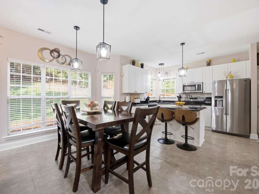 1946 Wilrose Place, Matthews, NC 28105.  MLS# CAR4398311, YatesRealty ID 38511. 