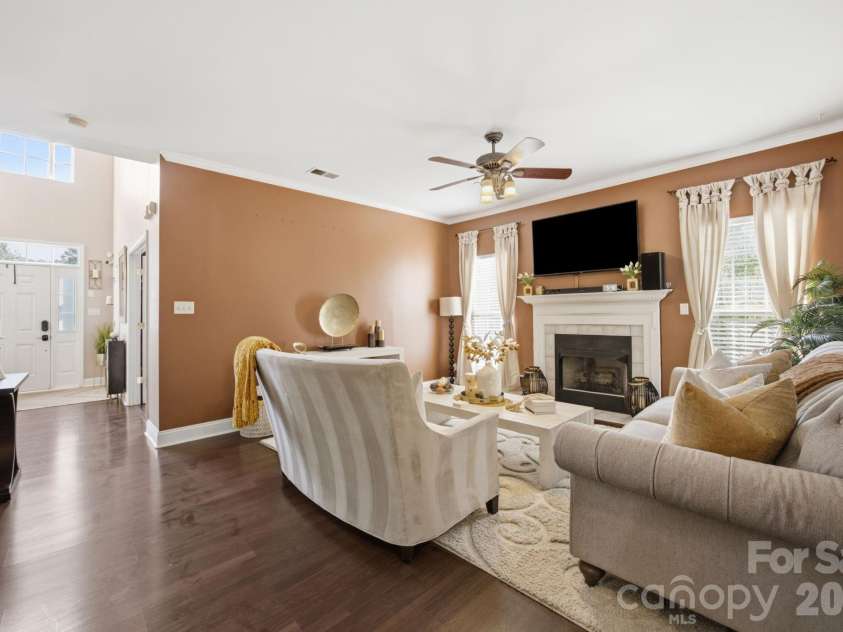 1946 Wilrose Place, Matthews, NC 28105.  MLS# CAR4398311, YatesRealty ID 38511. 