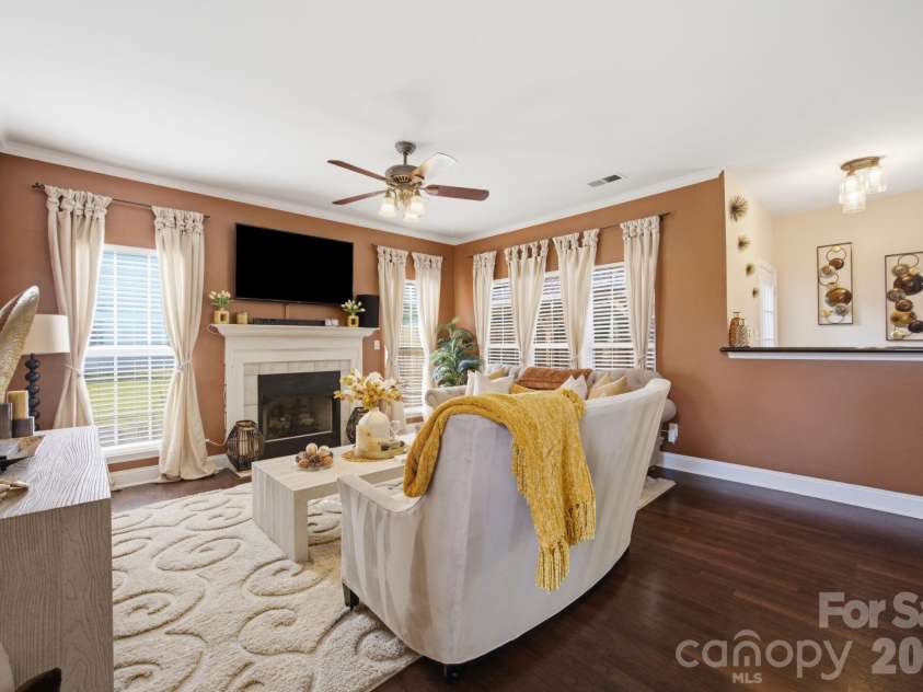 1946 Wilrose Place, Matthews, NC 28105.  MLS# CAR4398311, YatesRealty ID 38511. 
